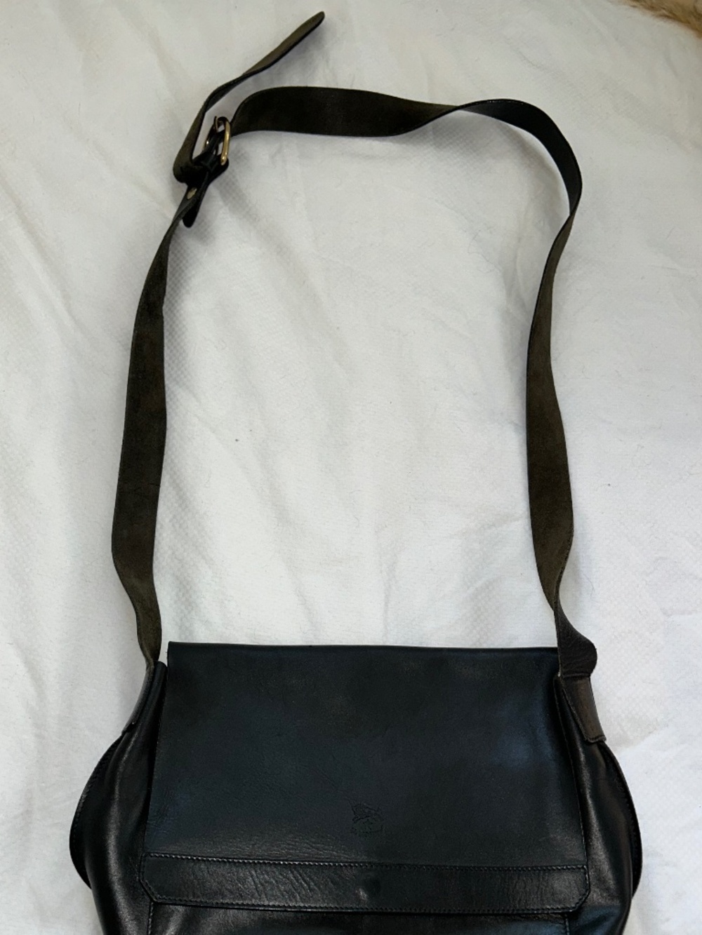 Il Bisonte black soft leather medium cross body messenger flap bag purse TRAVEL